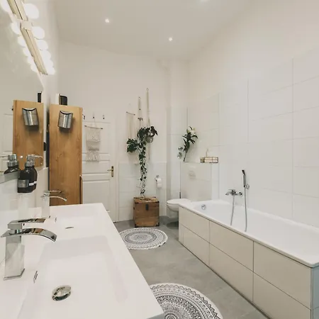 아파트 Altbau-loft Fuer 12 Personen Am Alexanderplatz