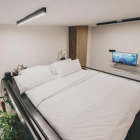 Altbau-loft Fuer 12 Personen Am Alexanderplatz 아파트 *
