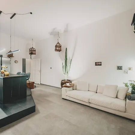 Apartment Altbau-loft Fuer 12 Personen Am Alexanderplatz Berlin